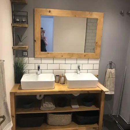 Jasmine Apartment *